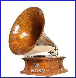 1909 Victor V Phonograph with Spear Tip Wood Horn Near Mint & All Original