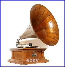 1909 Victor V Phonograph with Spear Tip Wood Horn Near Mint & All Original