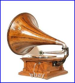1909 Victor V Phonograph with Spear Tip Wood Horn Near Mint & All Original