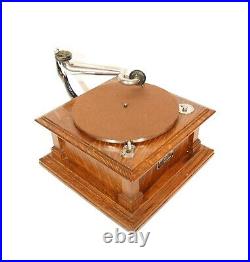 1909 Victor V Phonograph with Spear Tip Wood Horn Near Mint & All Original