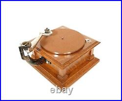 1909 Victor V Phonograph with Spear Tip Wood Horn Near Mint & All Original