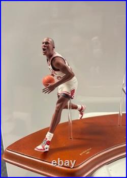 2001 Danbury Mint Michael Jordan 4 Figurine Display Lifetime Achievement -Defect
