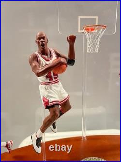 2001 Danbury Mint Michael Jordan 4 Figurine Display Lifetime Achievement -Defect