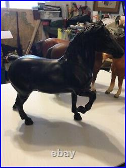 Beautiful lot of 10 Big & Small Breyer Horses All Different Colors & Sizes
