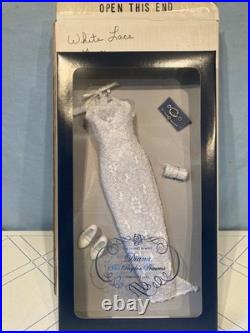 Diana Princess of Hearts collection Doll, Trunk & all 7 outfits 1998 + rare Book