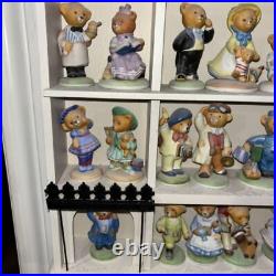 Franklin Mint Hotel Teddington Bear Display With 25 Bears, Complete Set