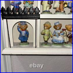 Franklin Mint Hotel Teddington Bear Display With 25 Bears, Complete Set