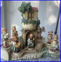 HUMMELSCAPE#983 & 984-DTORHAUS & GARTEN DISPLAY with 7 MINI Hummels (lot9)