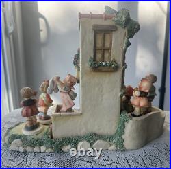 HUMMELSCAPE#983 & 984-DTORHAUS & GARTEN DISPLAY with 7 MINI Hummels (lot9)