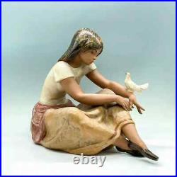 Lladro #13526 Watching the Dove retired mint $990 value -END 8/27