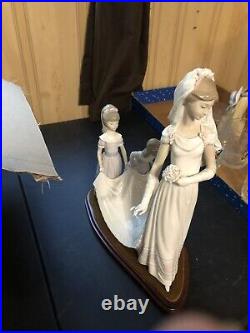 Lladro #1446 Here comes the Bride mint with base retired $945 value