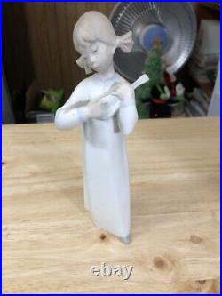 Lladro #14871 Girl with Guitar matte mint retired $250 value