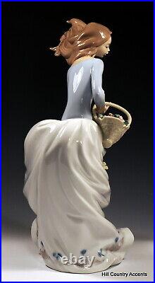 Lladro Petals On The Wind #6767 Perfect, Clean & Pristine Free Ship -mint