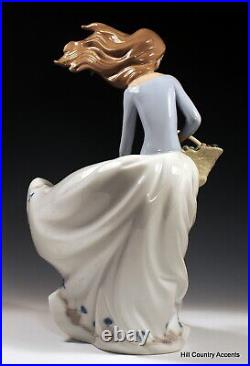 Lladro Petals On The Wind #6767 Perfect, Clean & Pristine Free Ship -mint