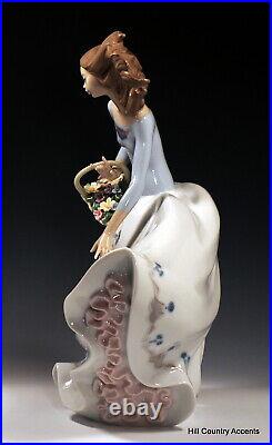 Lladro Petals On The Wind #6767 Perfect, Clean & Pristine Free Ship -mint