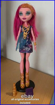 Monster High Doll Collection Lot + Playsets & Accessories (28 Dolls, 2 playsets)