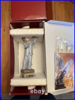 Retired 2001 I Love Christmas! Lladró #01006672. Mint. Boy Only