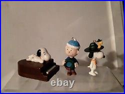 Vintage Lot Of 28 Snoopy Peanuts collection1958-2015