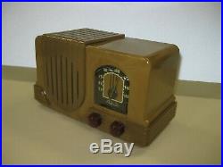 Vintage all Plaskon Baby Addison radio. Near mint, working. Not Bakelite